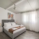 Coastal Dwell Apartament *