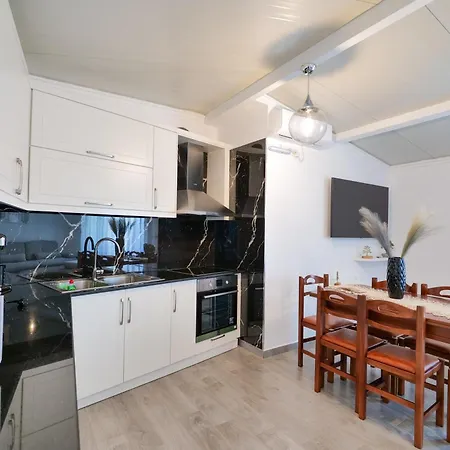 Coastal Dwell Apartment *