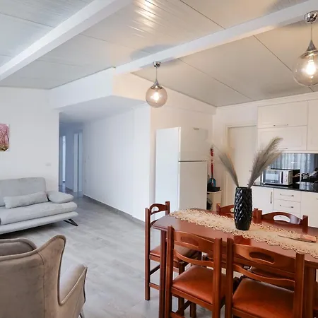 Coastal Dwell Apartment Sarande