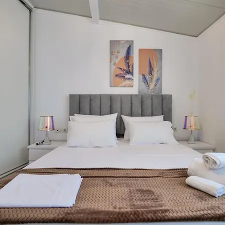 Coastal Dwell * Saranda