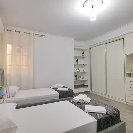 Coastal Dwell Apartment *