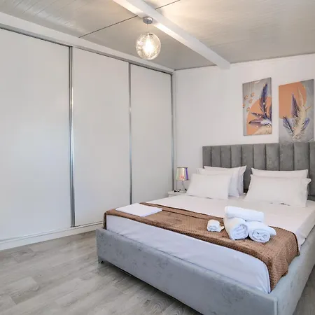 Coastal Dwell * Saranda